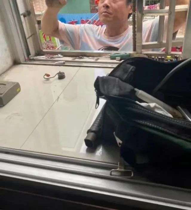 DƬ